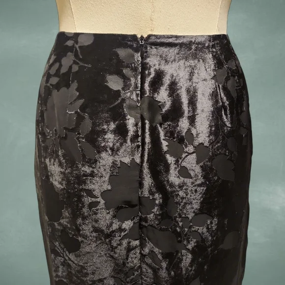 Elegant Raffel Black Floral Velvet Skirt Goth Whimsigoth Tradgoth Vampirecore - Picture 3 of 5